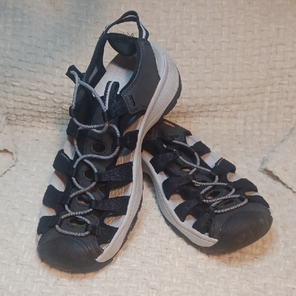 Women's Black and Gray Astoria Sandals